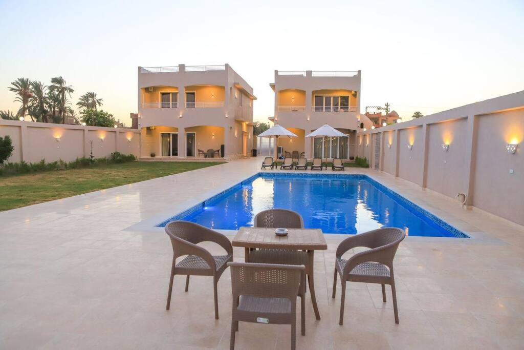 Royal Nile Villa - Nile View Apartment 1 Luxor Bagian luar foto