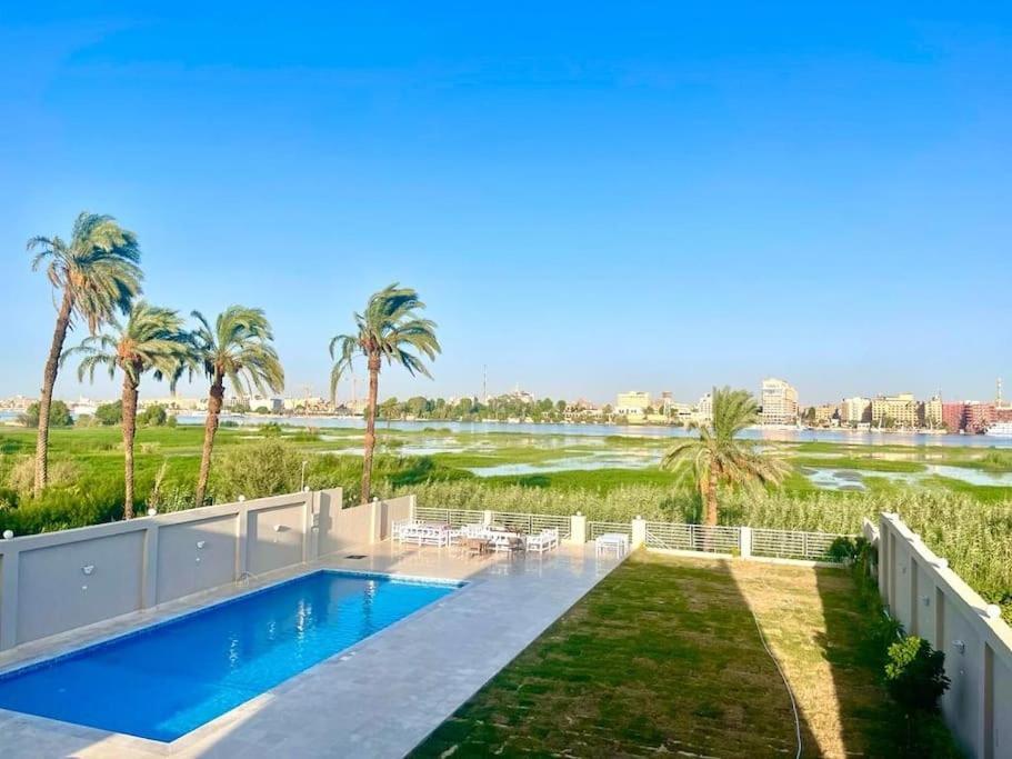 Royal Nile Villa - Nile View Apartment 1 Luxor Bagian luar foto