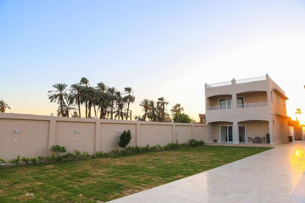 Royal Nile Villa - Nile View Apartment 1 Luxor Bagian luar foto