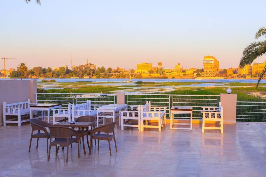Royal Nile Villa - Nile View Apartment 1 Luxor Bagian luar foto