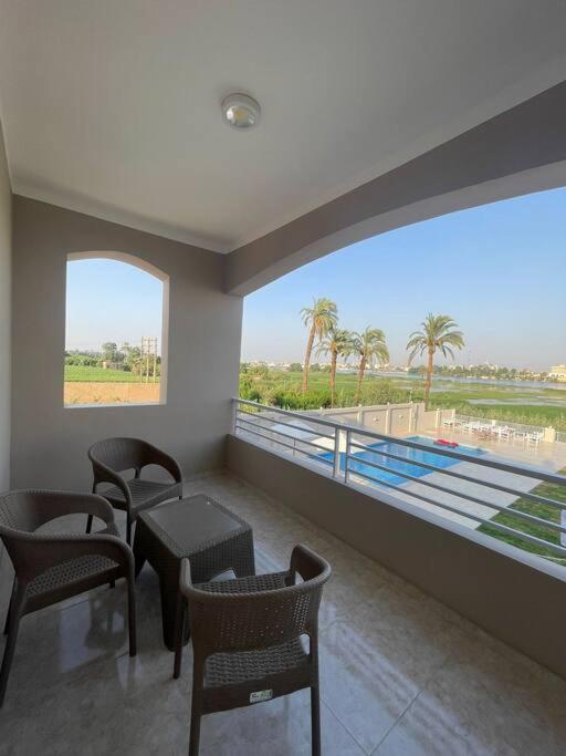 Royal Nile Villa - Nile View Apartment 1 Luxor Bagian luar foto