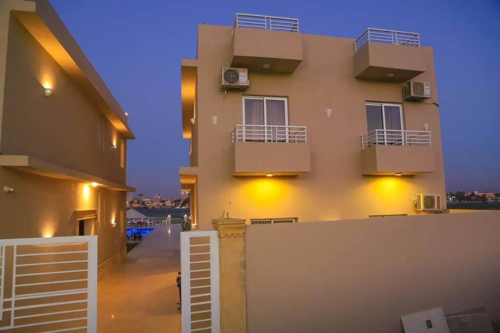 Royal Nile Villa - Nile View Apartment 1 Luxor Bagian luar foto