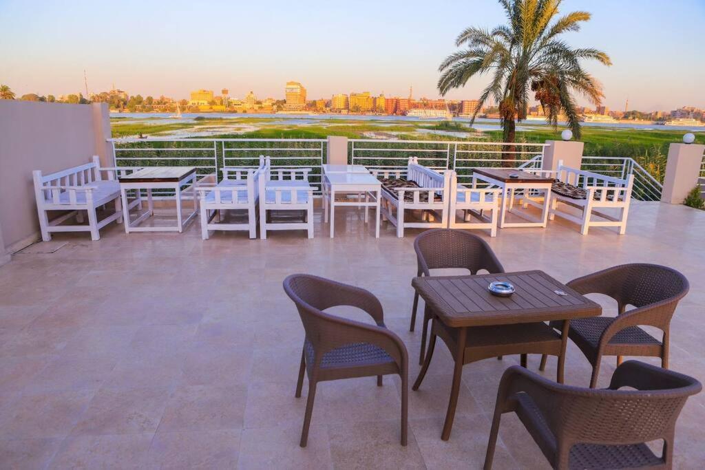 Royal Nile Villa - Nile View Apartment 1 Luxor Bagian luar foto